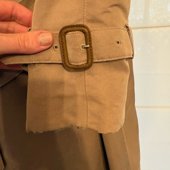 Vintage Burberry Trench Coat with Removable Wool Liner and Classic Check Lining - Picture 11 of 16